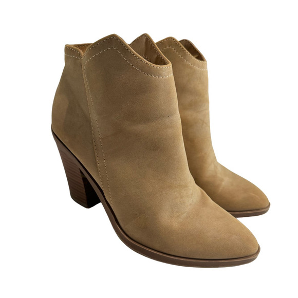 Soda‎ Suede Booties Beige Light Brown Size 6.5 Boots - EUC - Picture 1 of 11